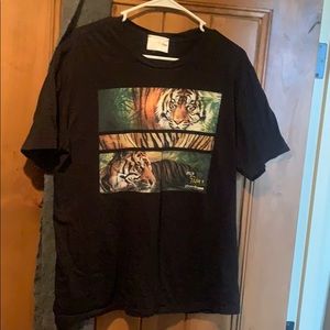Super soft 100% cotton black t-shirt tiger picture